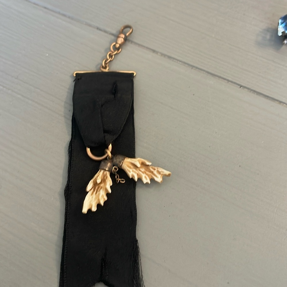 Ribbon with antler